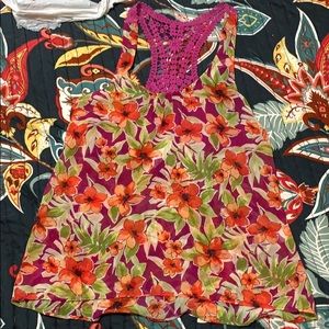 Flower tank top with back lace